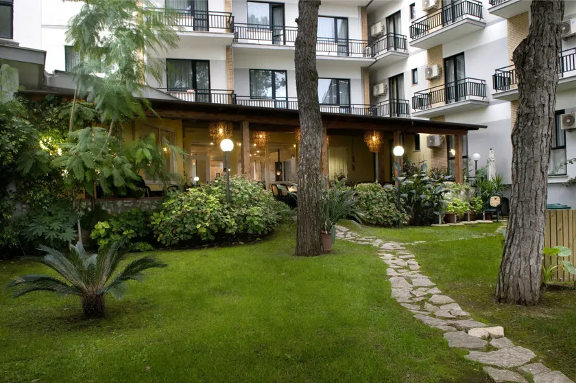 Park Hotel - Image 1