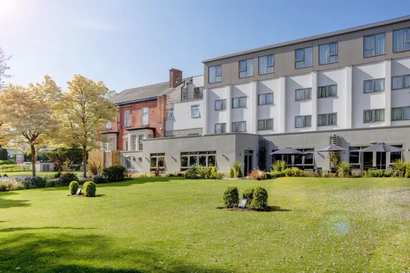 Best Western Plus Pinewood Hotel, Manchester Airport South Handforth - Image 1
