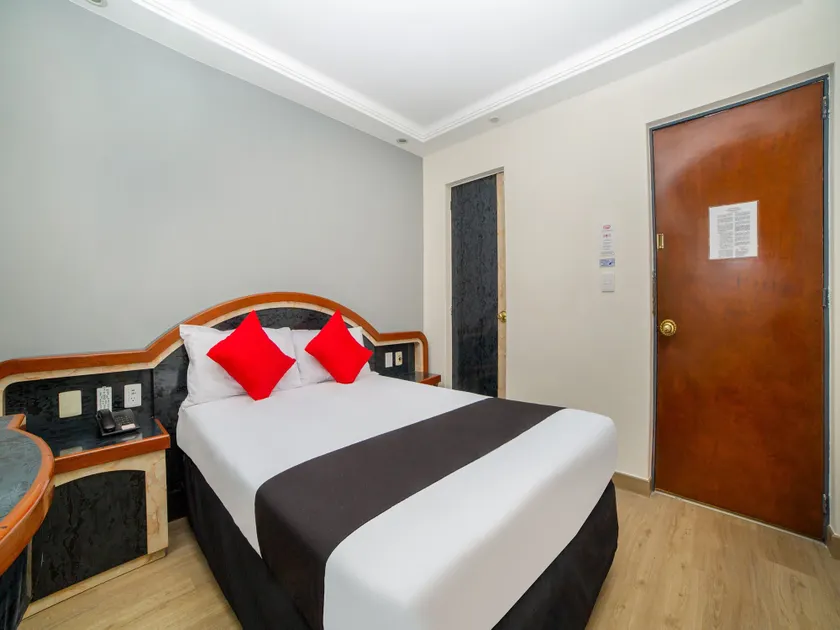 Hotel Monarca - Image 1