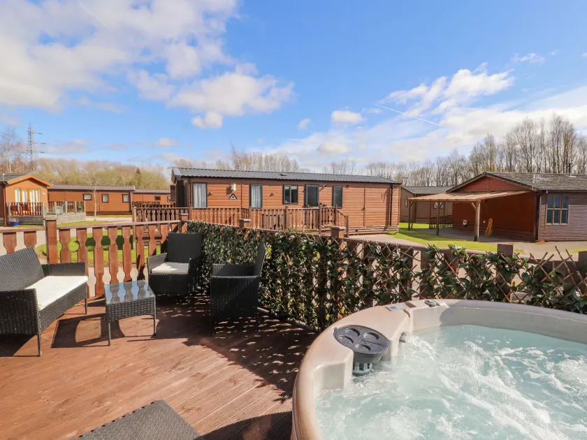 Duckling Lodge - Image 1