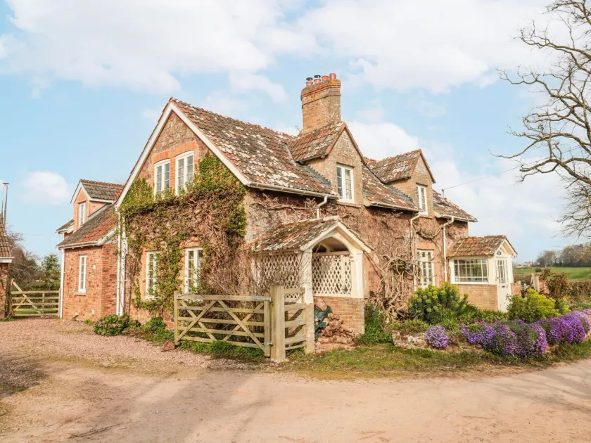 Tuxwell Lodge - Image 1