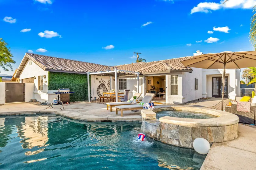 Desert Fun 4BR Retreat with Pool - Image 1