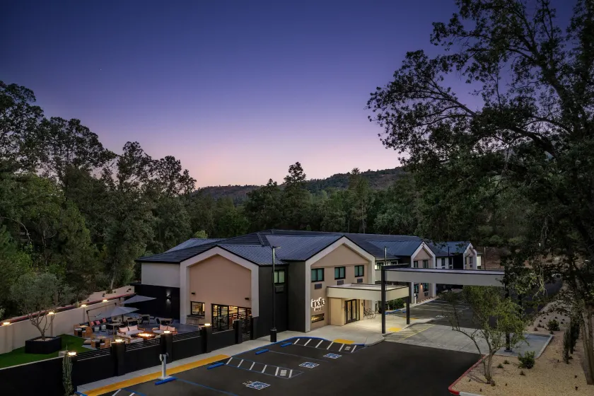 The Inelle, Oakhurst Yosemite, a Tribute Portfolio Hotel - Image 1