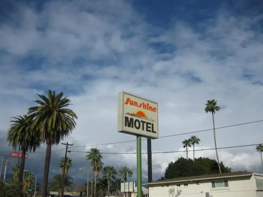 Sunshine Motel - Image 1