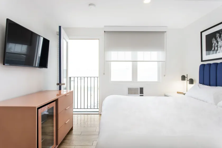 Grove Hotel - Image 1