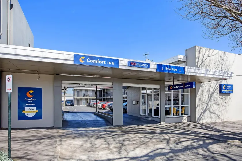 Comfort Inn Western - Image 1