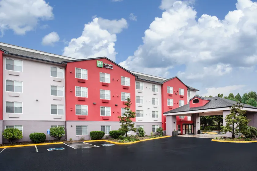 Holiday Inn Express & Suites Lincoln City by IHG - Image 1