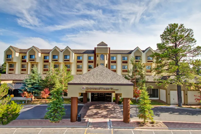 DoubleTree by Hilton Hotel Flagstaff - Image 1