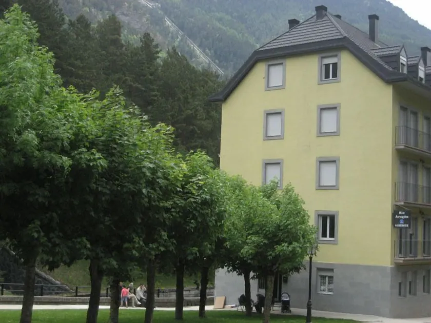 Albergue Turístico Rio Aragon - Image 1
