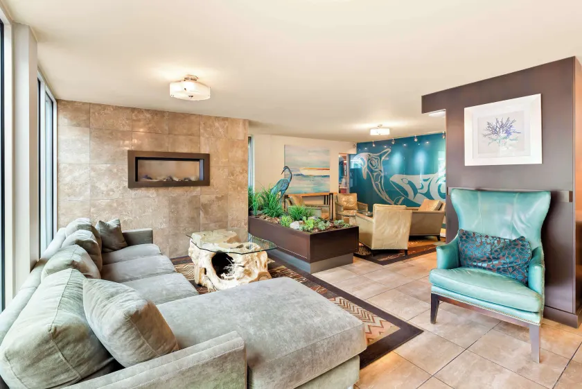 Best Western PLUS Inner Harbour Hotel - Image 1