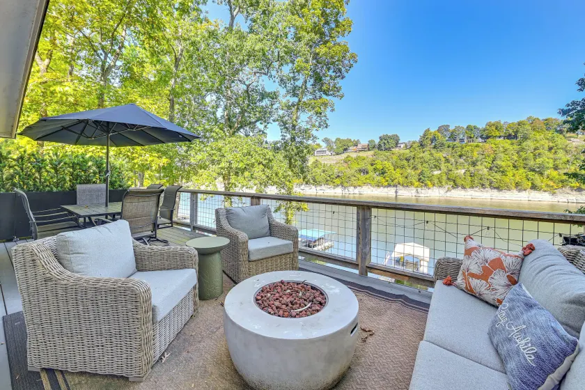 Herrington Lake Retreat w/ Dock, 1 Mi to Marina! - Image 1