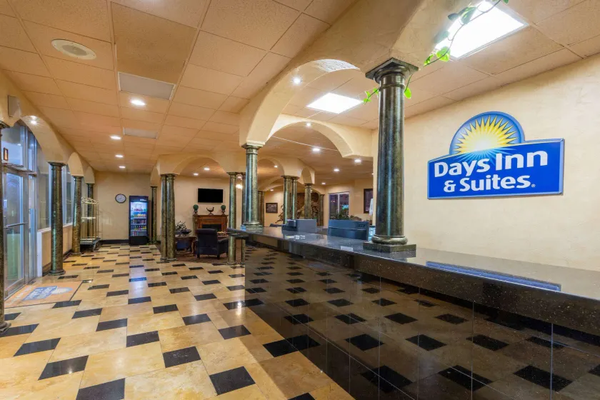 Days Inn & Suites by Wyndham Clovis - Hall