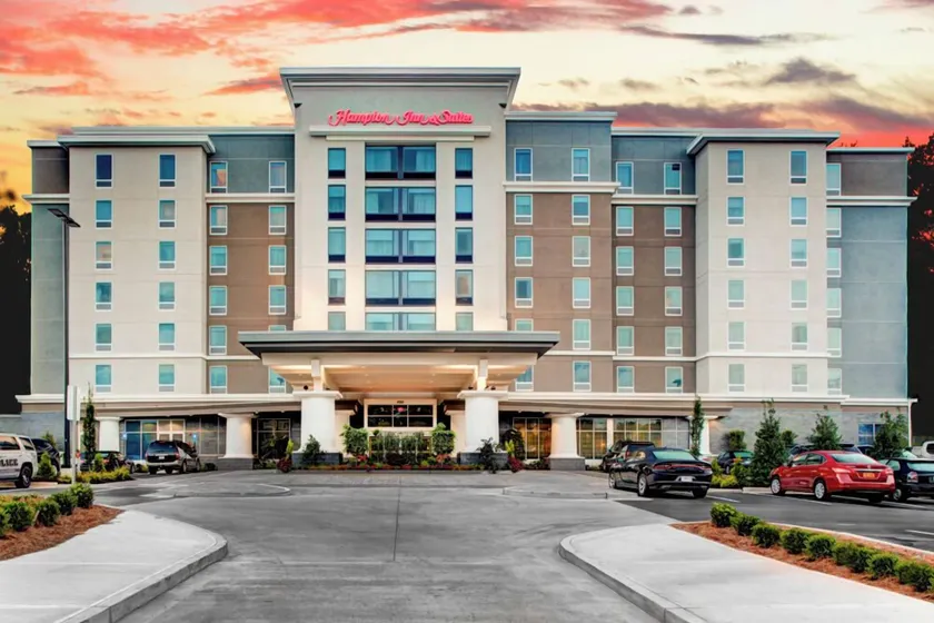 Hampton Inn & Suites by Hilton Atlanta Perimeter Dunwoody - Image 1
