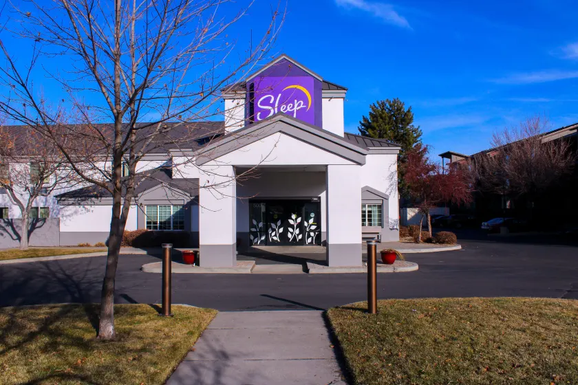 Sleep Inn Bend Crossroads Plaza - Image 1