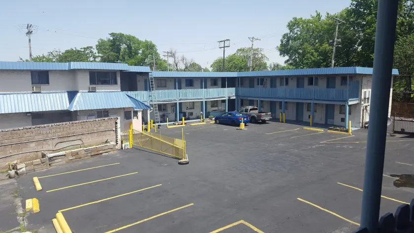 Guest Host Motel - Image 1