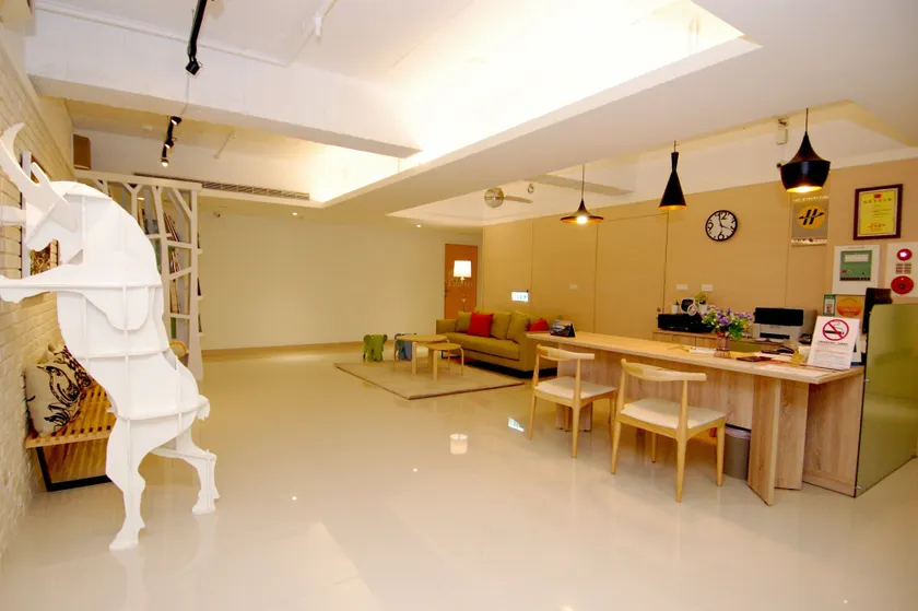 Season 5 Inn - Image 1