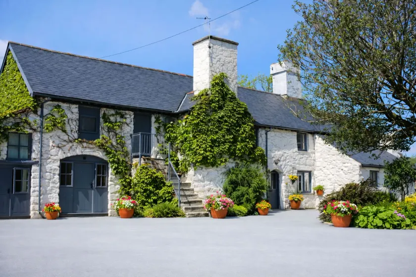 Dolgun Uchaf Historic Guesthouse and Cottages with Boutique Bedrooms In The Heart of Snowdonia - Image 1