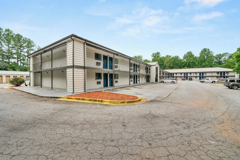 Southern Suites Carrollton - Image 1