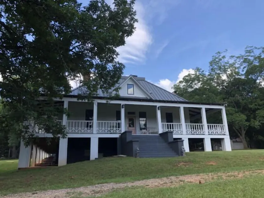 Auburn Bed and Breakfast - Image 1
