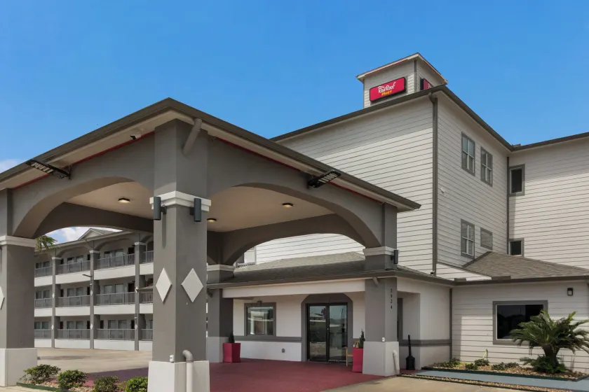 Red Roof Inn PLUS + Galveston - Beachfront - Image 1