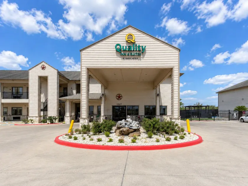 Quality Inn & Suites Victoria South - Image 1