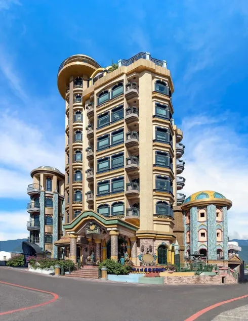 Hotel Moon - Image 1