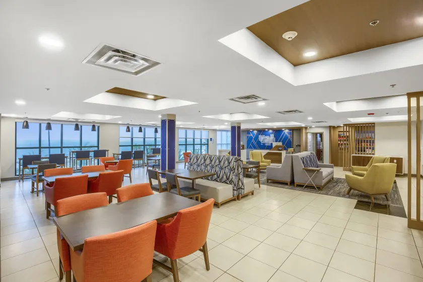 Holiday Inn Express - Gulfport Beach by IHG - Área de estar no saguão