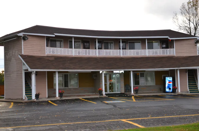 Aquarius Motel - Image 1
