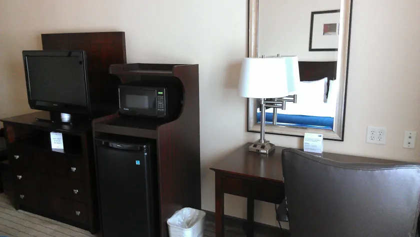 Holiday Inn Express Hotel & Suites Marshall by IHG - Room
