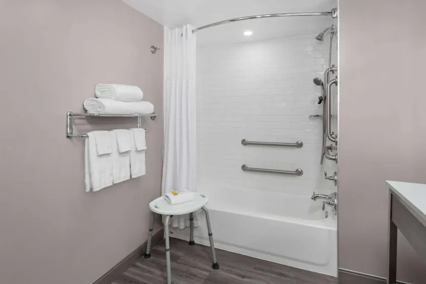 Days-Inn by Wyndham Baltimore Northwest - Image 1