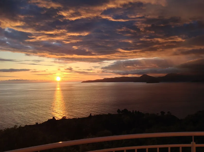 Sunset Residence - Image 1