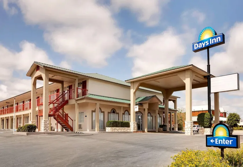 Days Inn by Wyndham San Angelo - Image 1
