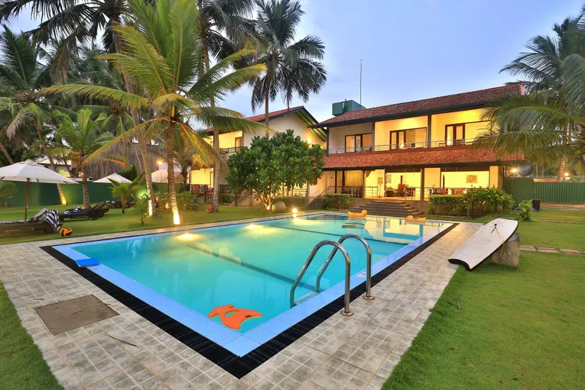 Sea Rock Villa - Image 1