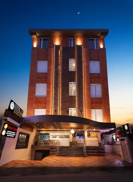 Hotel Dolphin International - Image 1