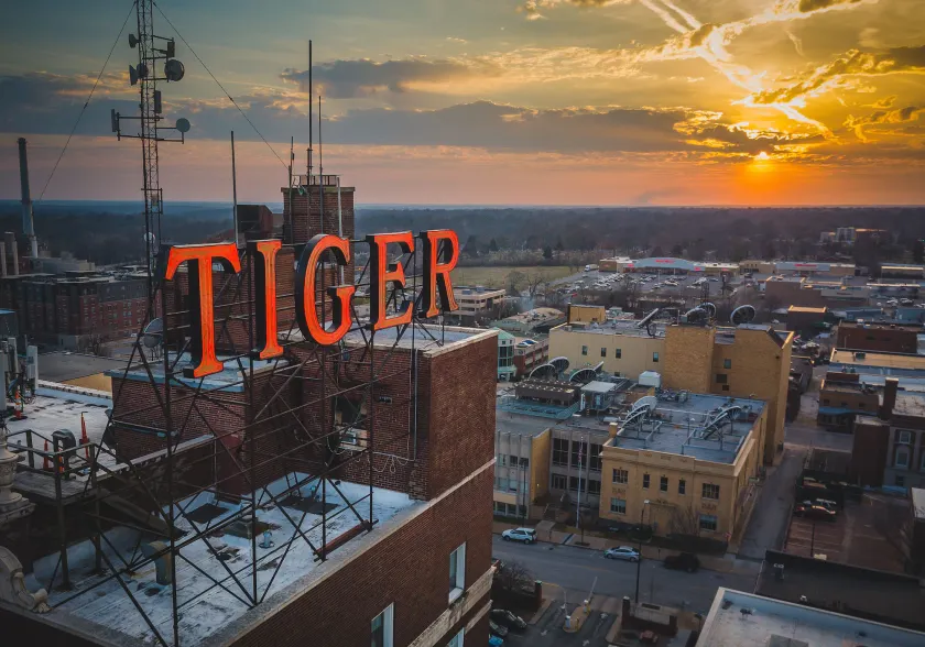 voco The Tiger Hotel, Columbia, MO by IHG - Image 1