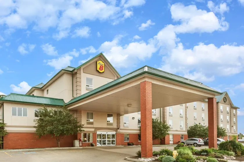Super 8 by Wyndham Edmonton South - Image 1