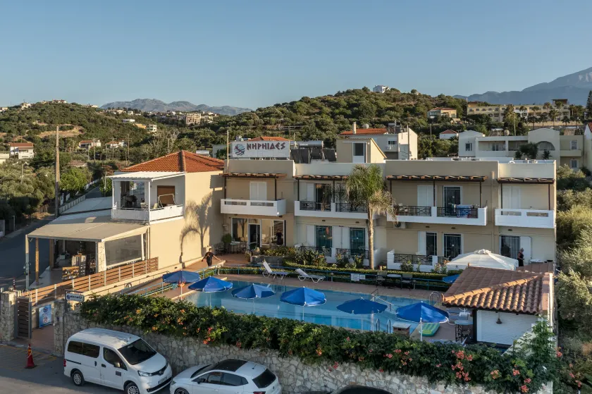 Niriides Hotel Apts Studios - Image 1