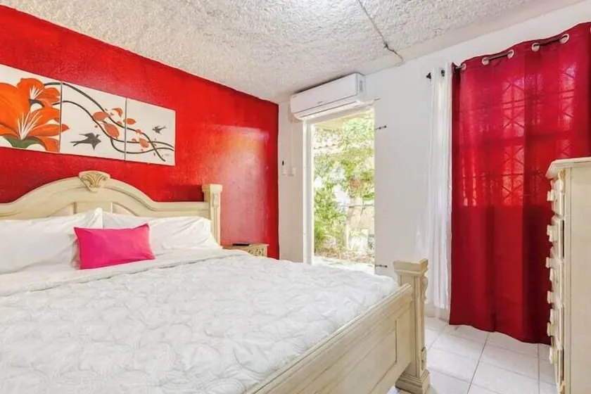 Insight Studio at Csompo Silver Manor - Image 1