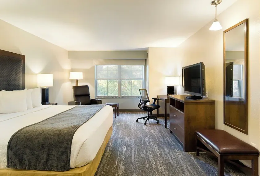 ClubHouse Hotel and Suites - Image 1