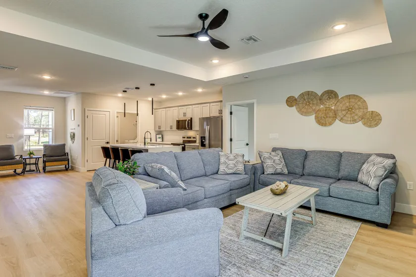 Tee Times & Scenic Hikes! Family Home in Sebring - Image 1