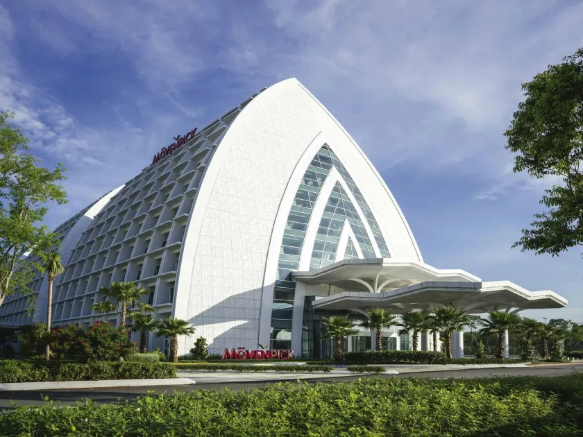 Movenpick Hotel & Convention Centre KLIA - Image 1