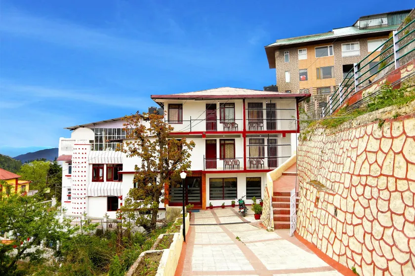 Capital O 3639 Hotel Pioneer - Image 1