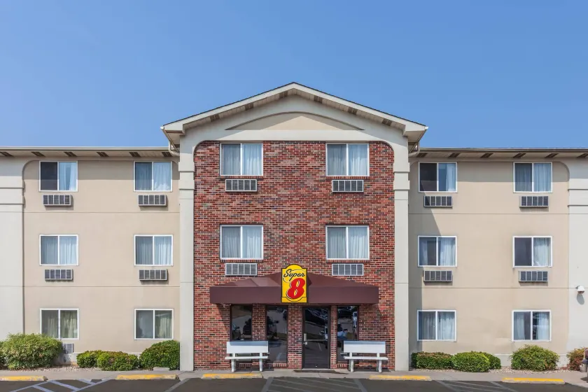 Super 8 by Wyndham Irving DFW Airport/South - Image 1