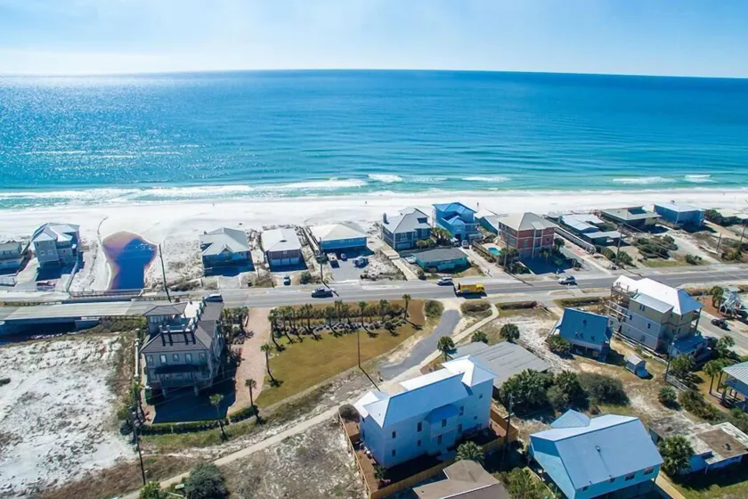 Looking Glass 5 Bedroom Holiday Home by Five Star Properties - Image 1