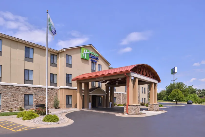 Holiday Inn Express & Suites Topeka West I-70 Wanamaker by IHG - Image 1