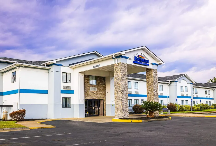 Baymont by Wyndham Port Wentworth - Image 1