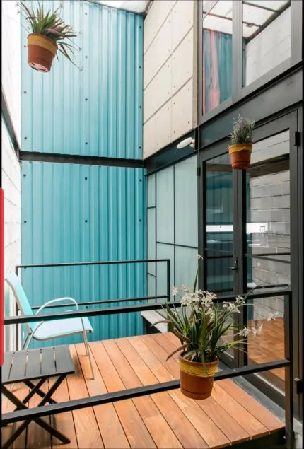 Cozy Loft with Balcony - Image 1