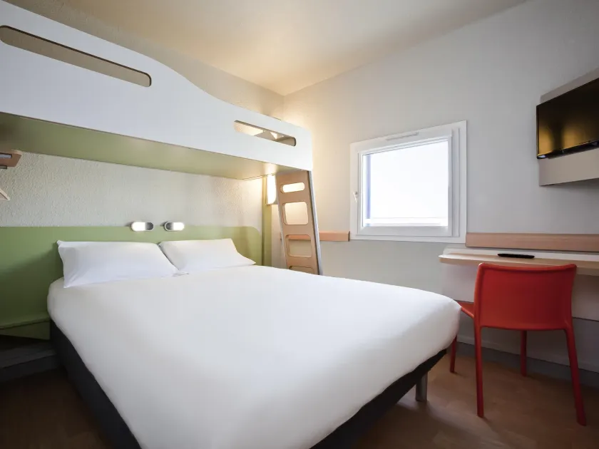 ibis budget Pontault Combault RN4 Marne La Vallée - Image 1