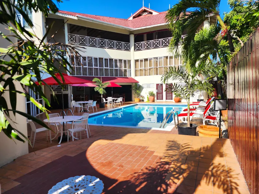 Altamont Court Hotel - Image 1