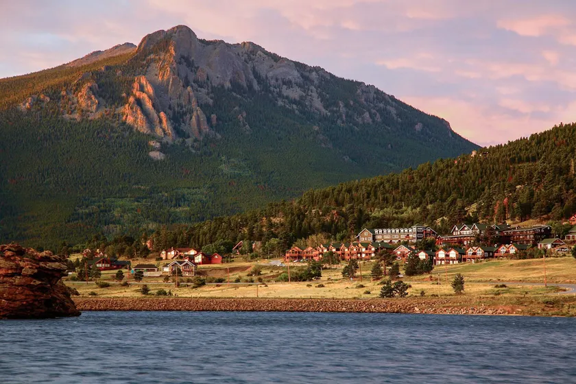 Marys Lake Lodge Mountain Resort and Condos - Image 1